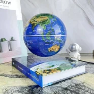 کره زمین معلق با پایه کتاب