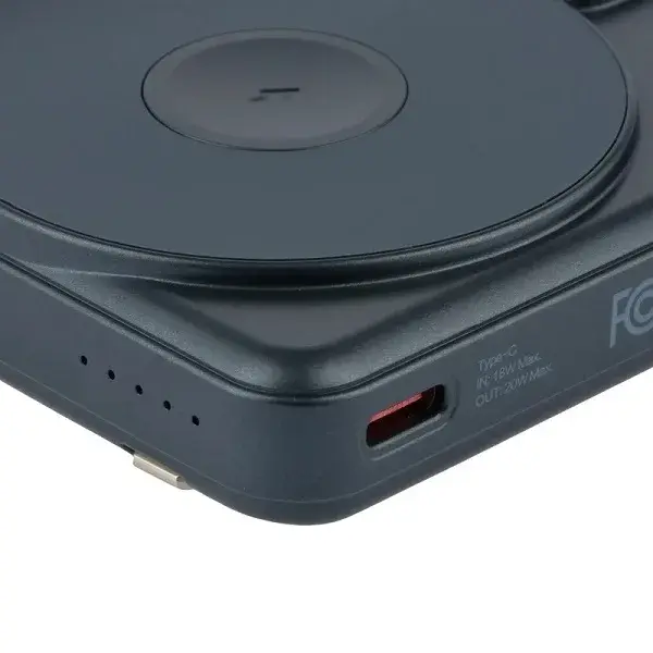 RPB-W23-4 پاوربانک بی سیم RECCi مدل RPB-W23 ظرفیت 10000 میلی آمپر